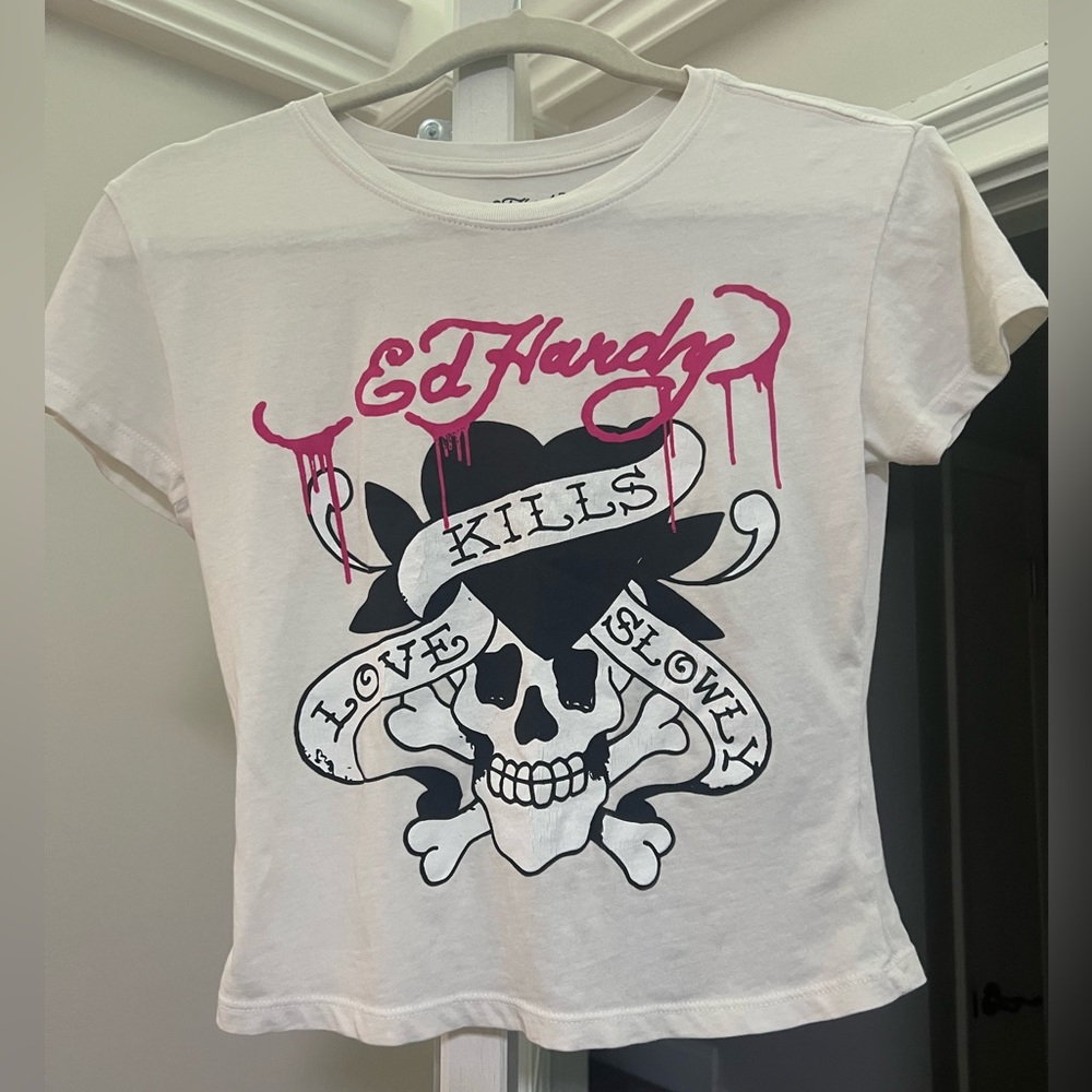 UO Ed Hardy “love kills slowly” baby tee size medium